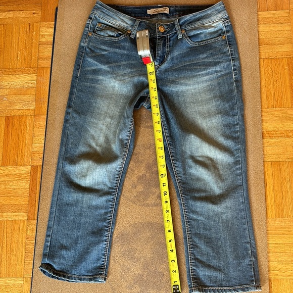 “Seven7” denim cropped jeans. Size 8. See photos for measurements. - Picture 6 of 9